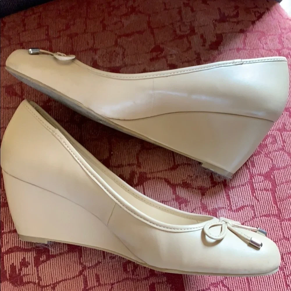 BCBGeneration Tegan warm sand beige wedge 8